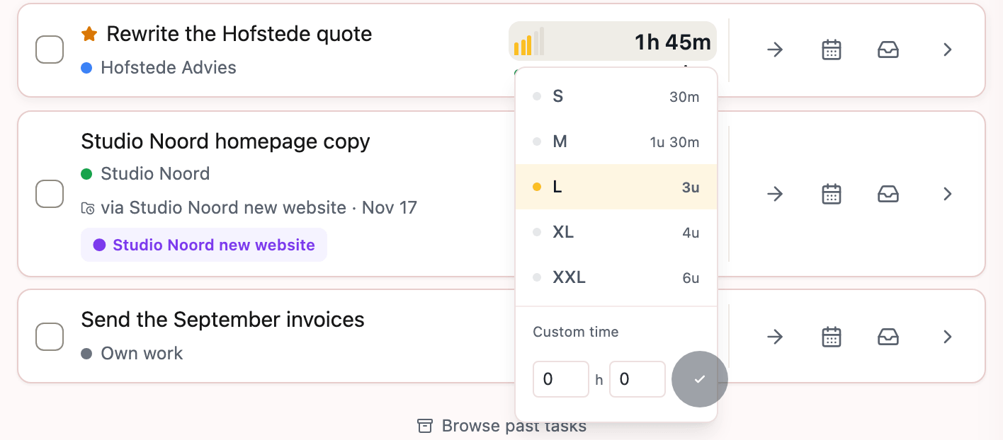 A task card with the size menu open: S, M, L, XL and XXL with the time that goes with each size, and below them Custom time with a field for hours, a field for minutes and a tick.